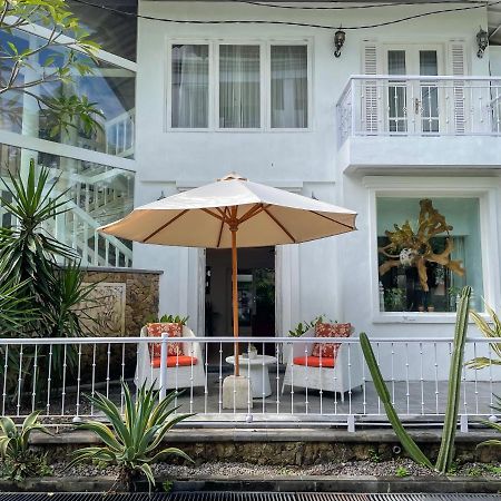 Beach House Canggu - 150M Berawa Beach Экстерьер фото