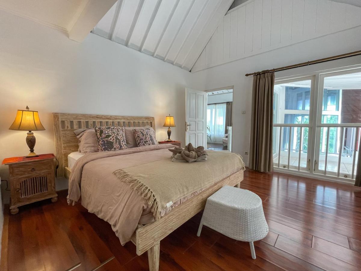 Beach House Canggu - 150M Berawa Beach Экстерьер фото