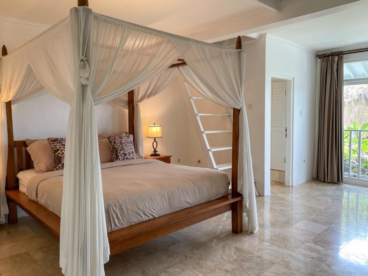 Beach House Canggu - 150M Berawa Beach Экстерьер фото