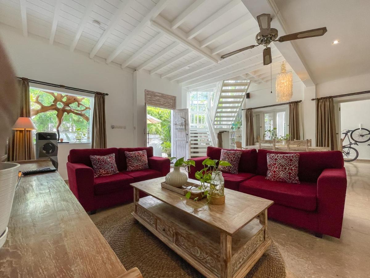 Beach House Canggu - 150M Berawa Beach Экстерьер фото