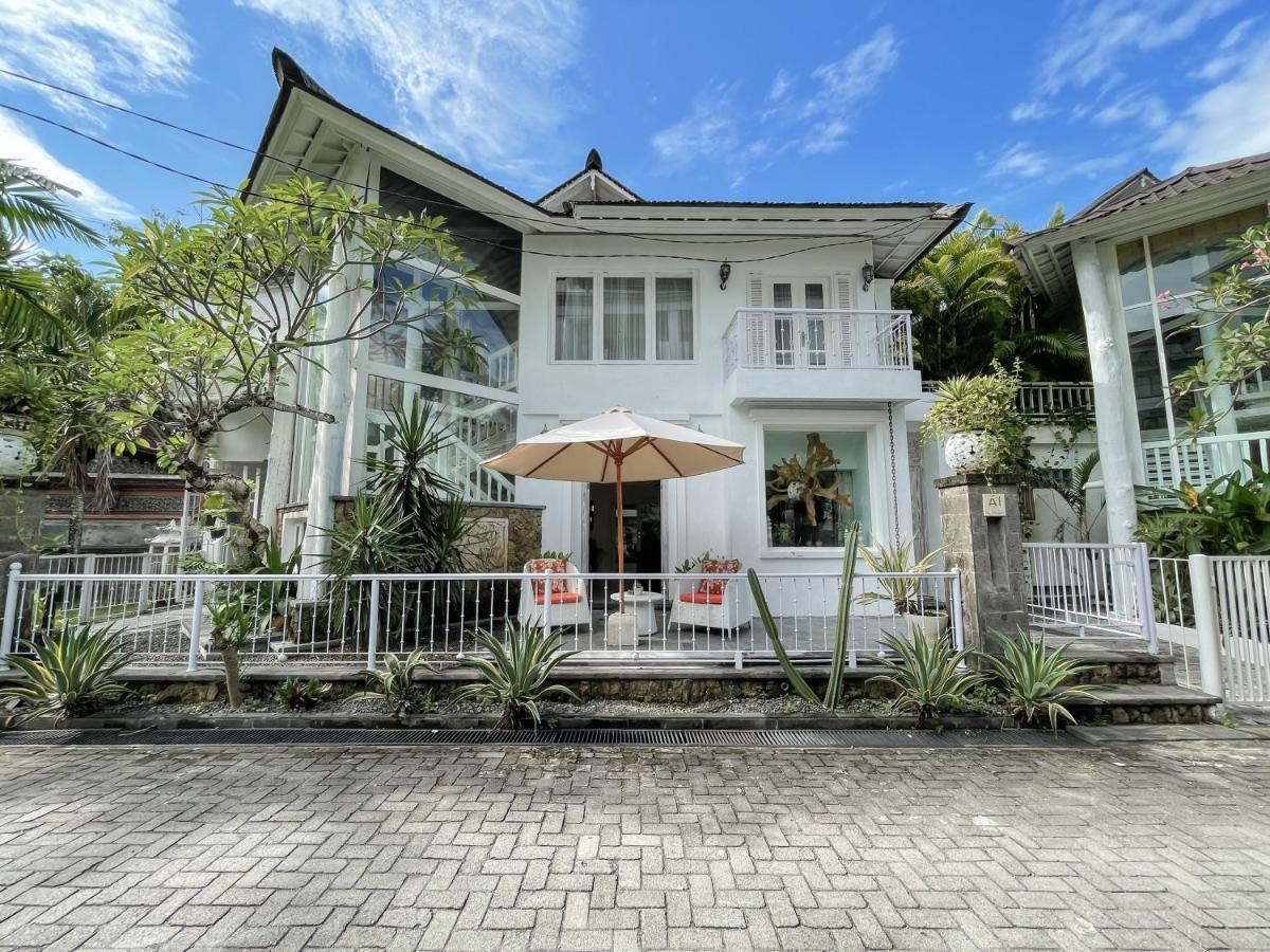Beach House Canggu - 150M Berawa Beach Экстерьер фото