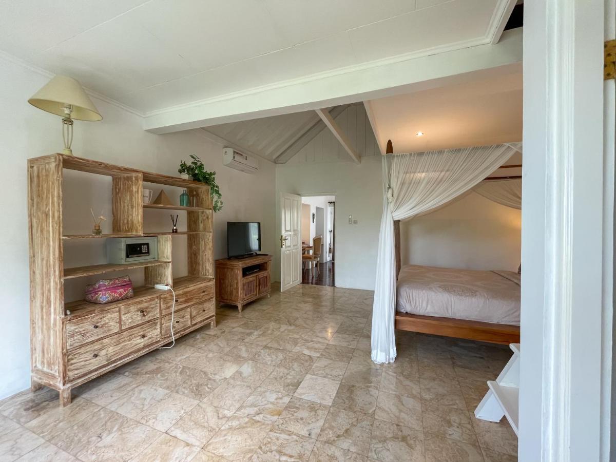 Beach House Canggu - 150M Berawa Beach Экстерьер фото