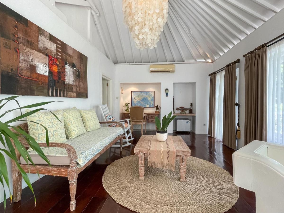 Beach House Canggu - 150M Berawa Beach Экстерьер фото