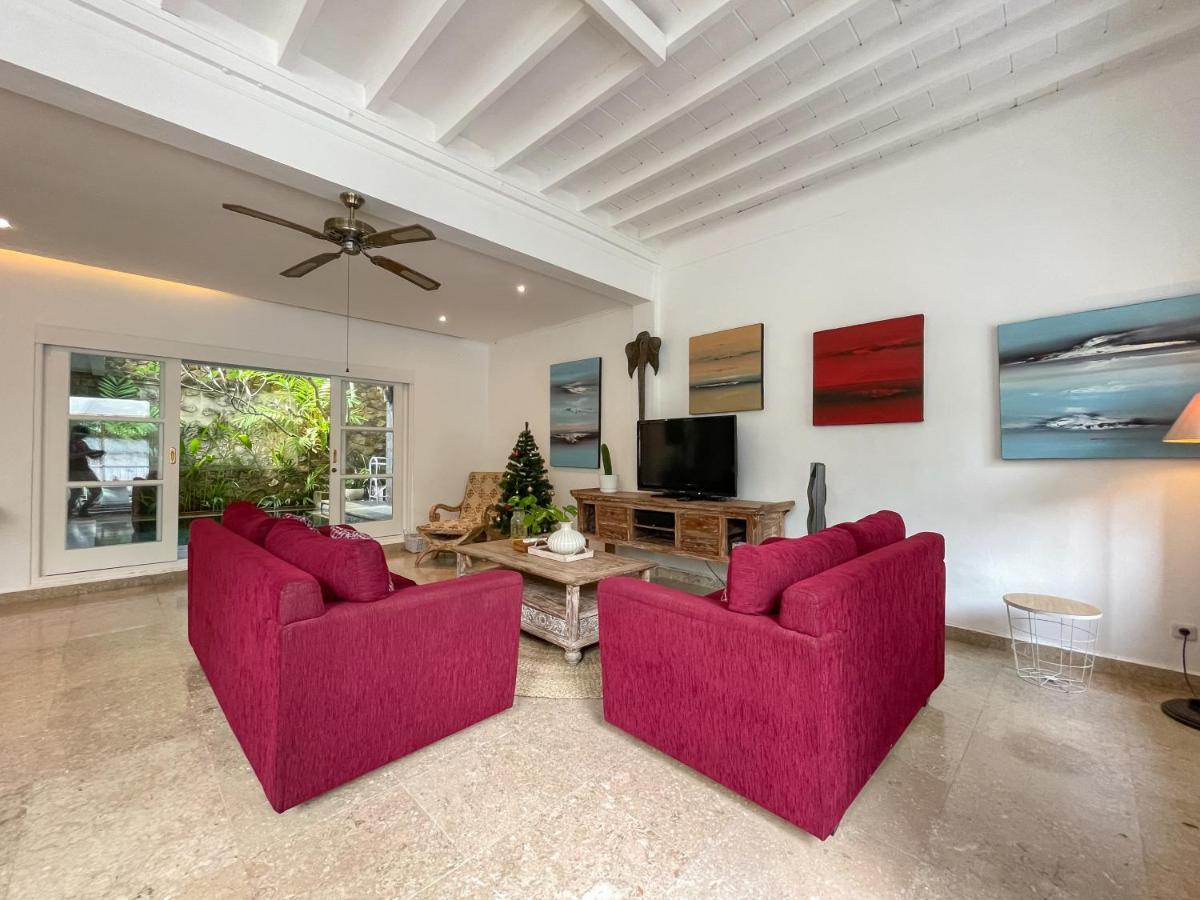 Beach House Canggu - 150M Berawa Beach Экстерьер фото