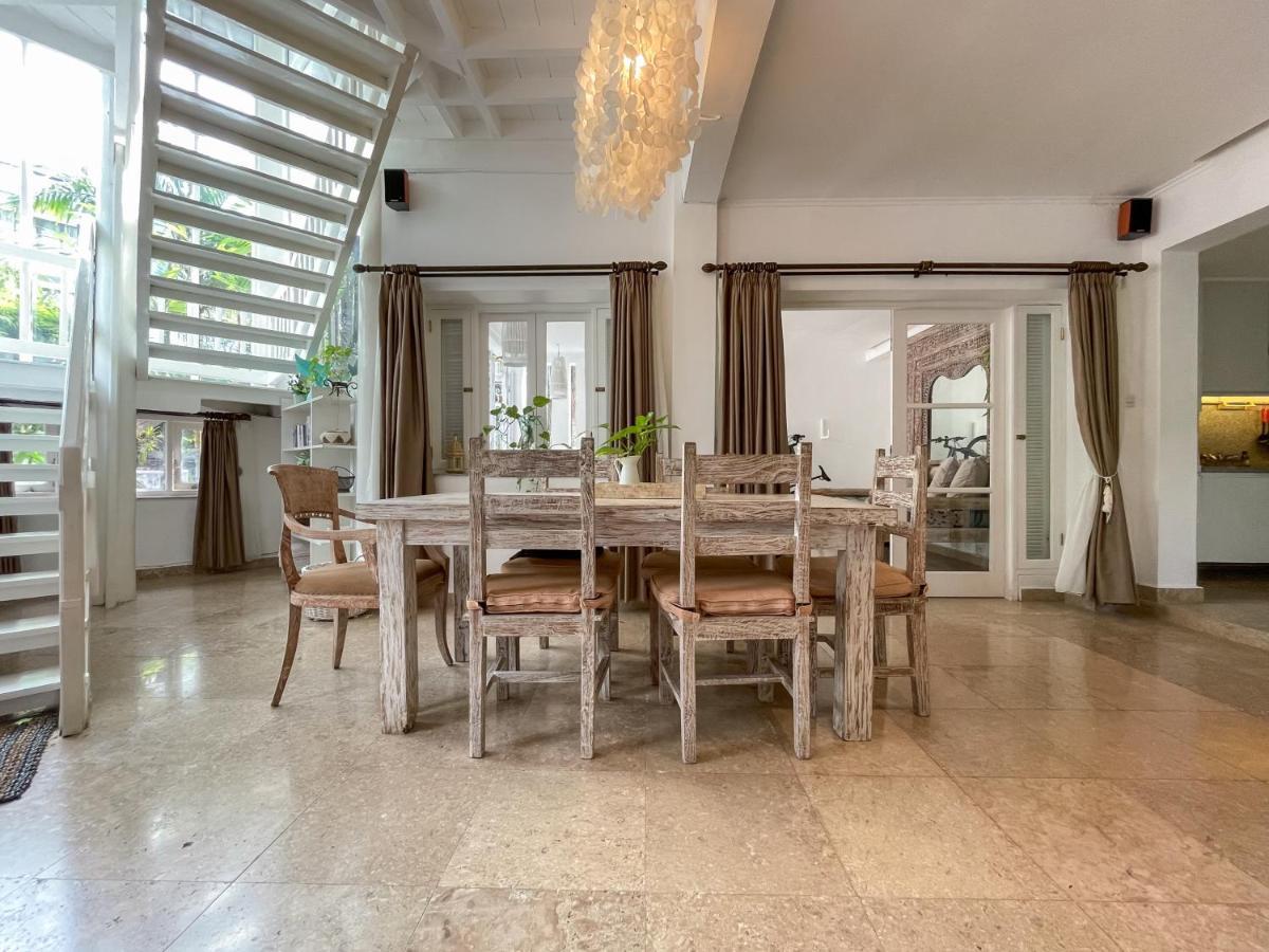 Beach House Canggu - 150M Berawa Beach Экстерьер фото