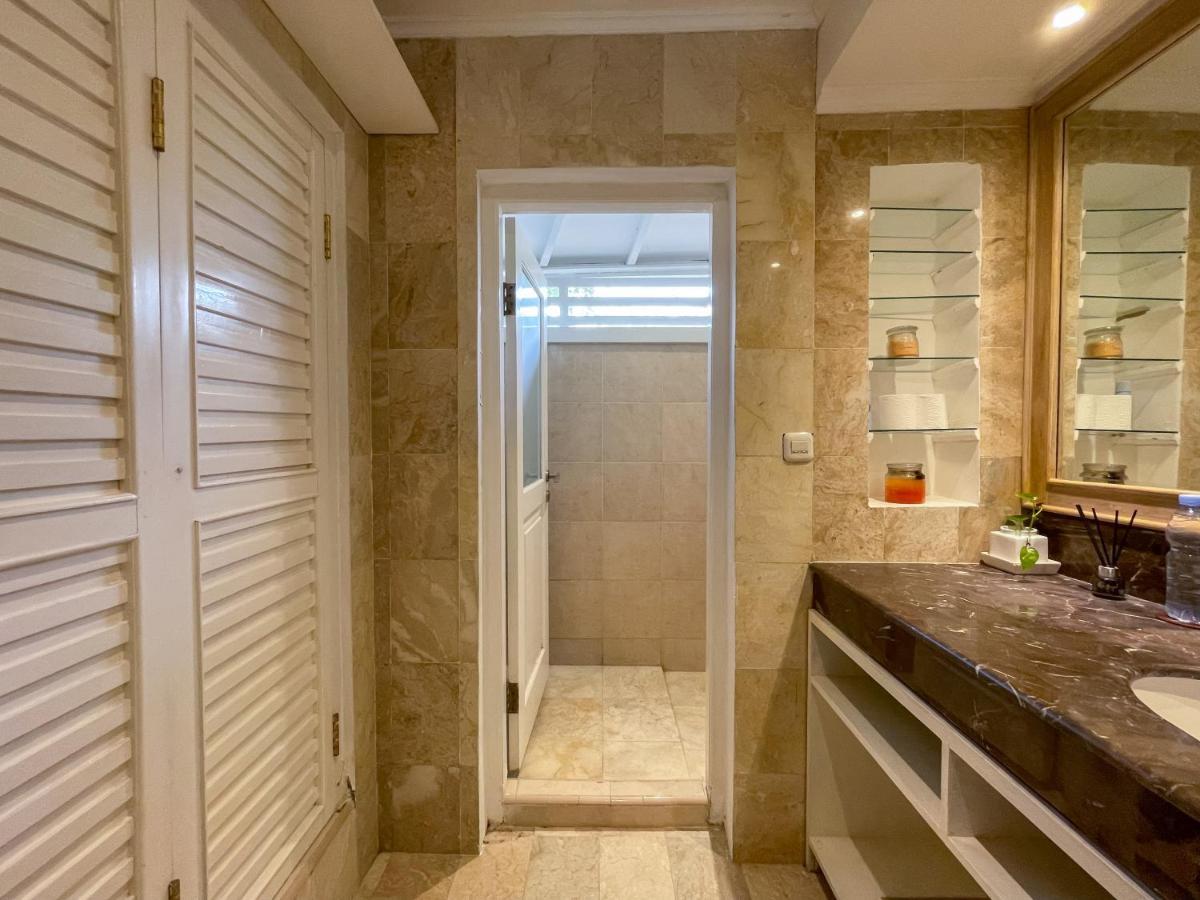Beach House Canggu - 150M Berawa Beach Экстерьер фото