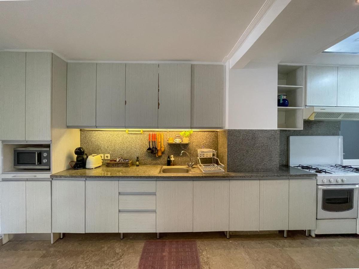 Beach House Canggu - 150M Berawa Beach Экстерьер фото