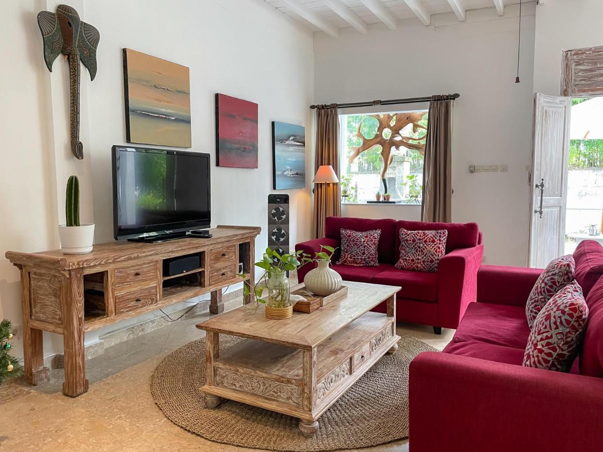 Beach House Canggu - 150M Berawa Beach Экстерьер фото