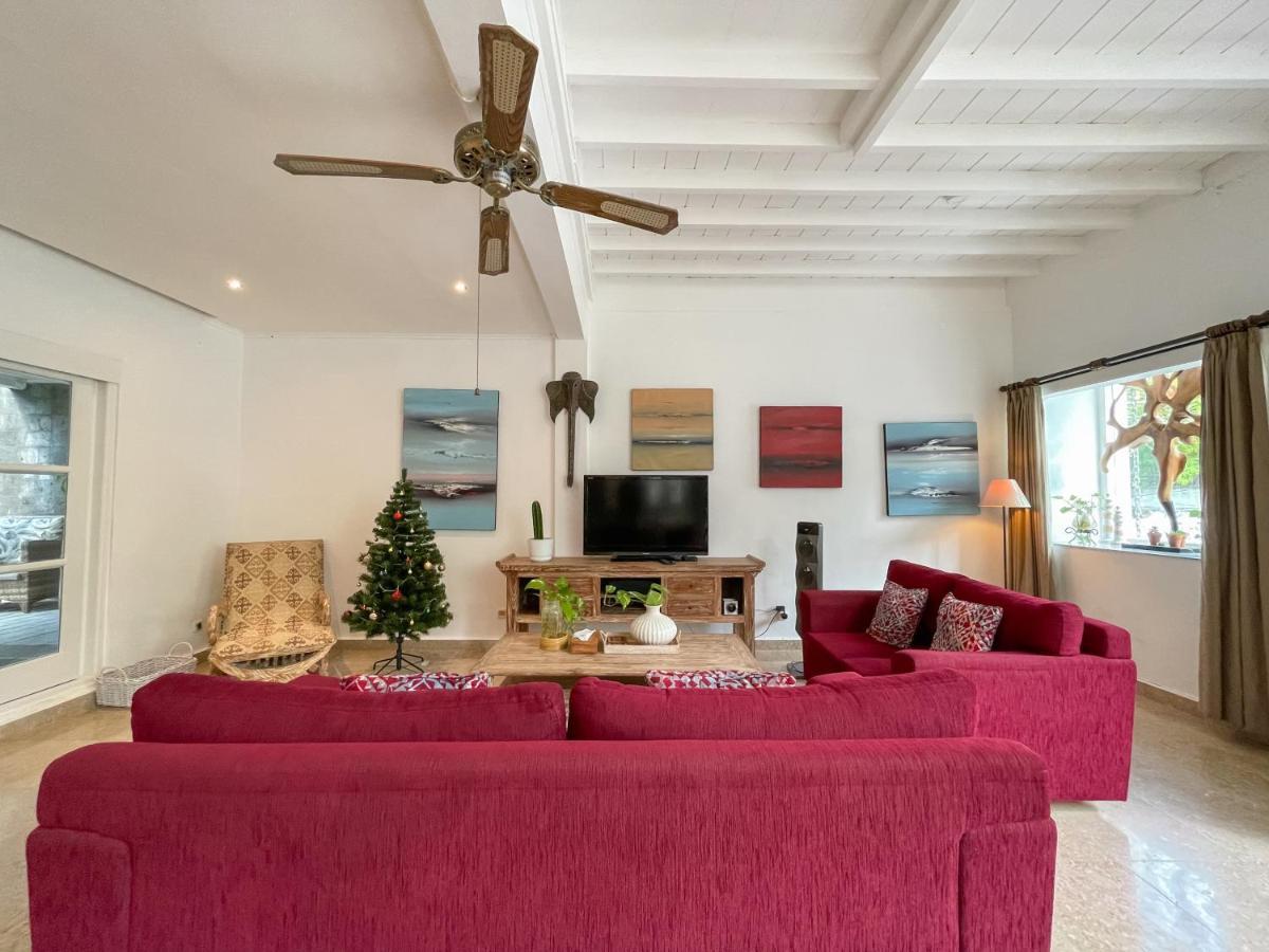 Beach House Canggu - 150M Berawa Beach Экстерьер фото