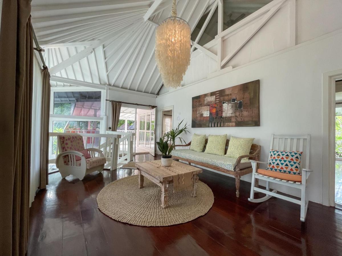 Beach House Canggu - 150M Berawa Beach Экстерьер фото